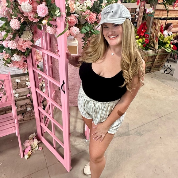 Meet your Posher, Cassie - Picture 2 of 3